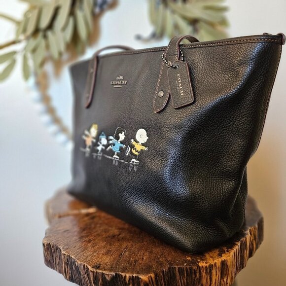 Coach x Peanuts Snoopy Tote Black Leather Ice Skating City Zip Bag - Picture 4 of 13